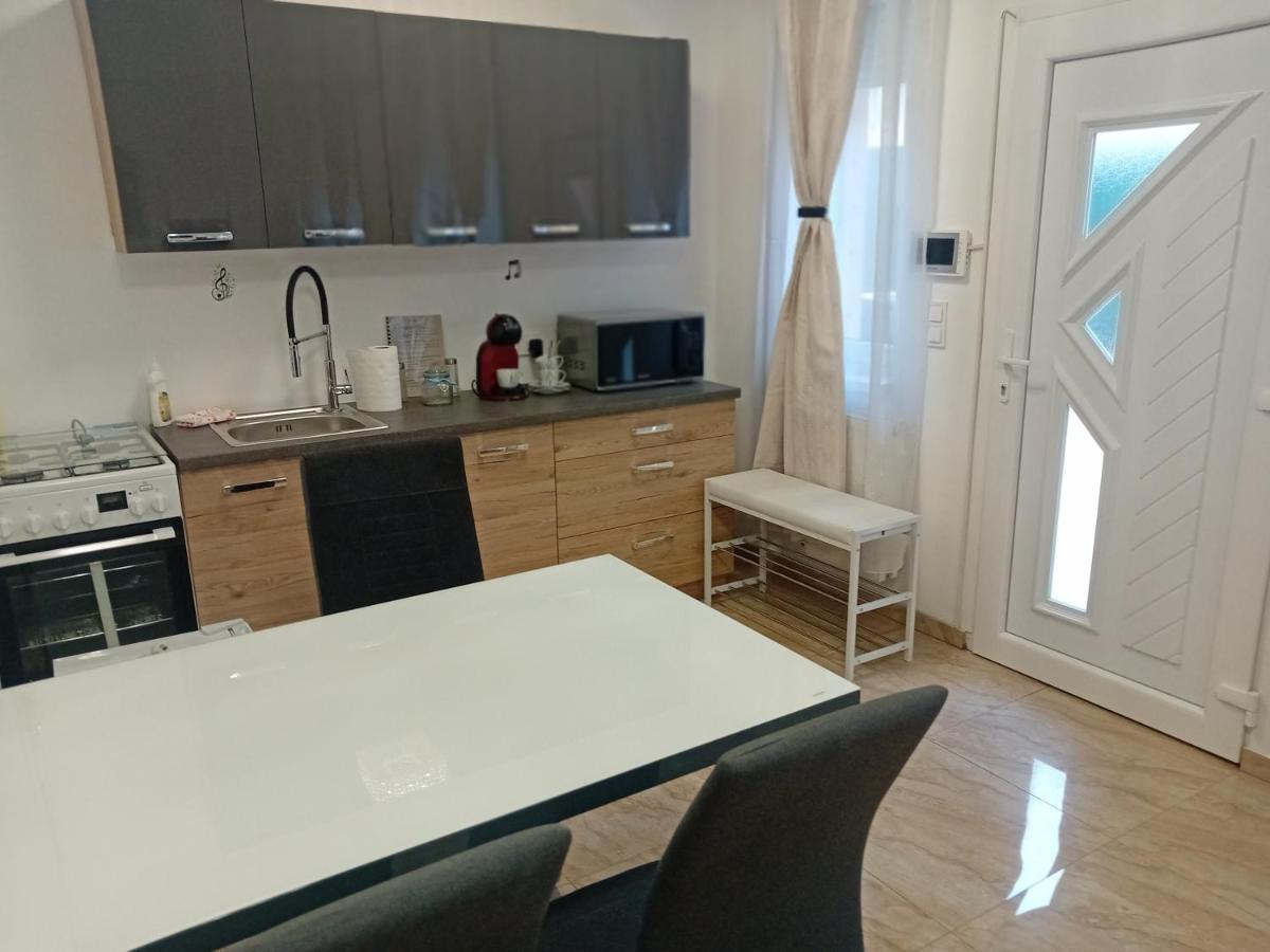 Hangjegy Apartman Debreţin Exterior foto